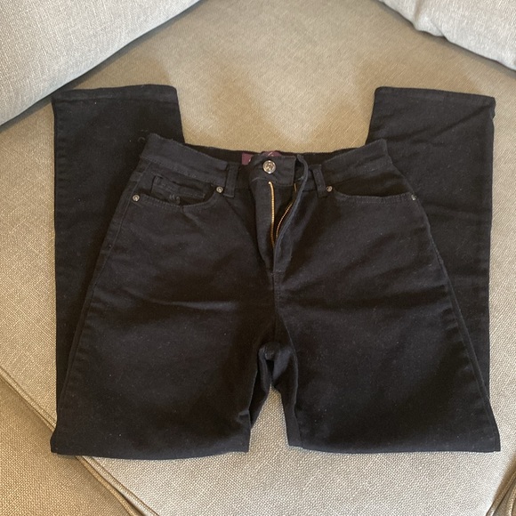 Gloria Vanderbilt Denim - Gloria Vanderbilt SZ 6 Amanda Jeans - 14.5”W stretches to 16” x 37” L x 11” rise